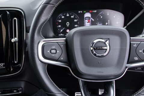 Volvo XC40 D4 R-DESIGN PRO AWD 19