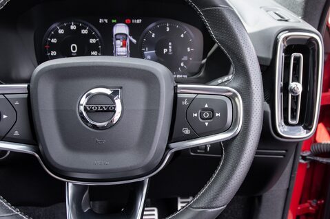 Volvo XC40 D4 R-DESIGN PRO AWD 20