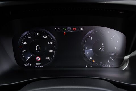 Volvo XC40 D4 R-DESIGN PRO AWD 16