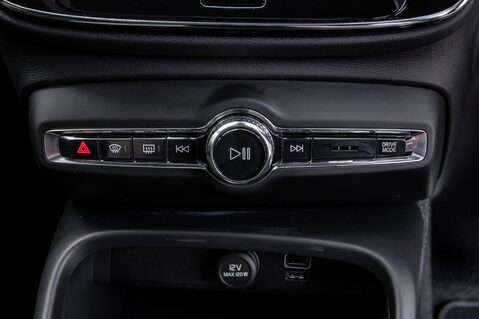 Volvo XC40 D4 R-DESIGN PRO AWD 35