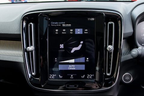 Volvo XC40 D4 R-DESIGN PRO AWD 23