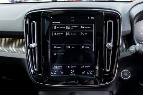 Volvo XC40 D4 R-DESIGN PRO AWD 25
