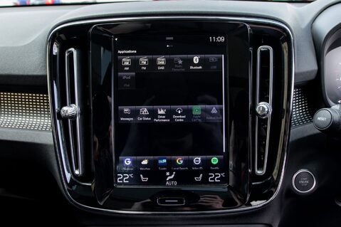 Volvo XC40 D4 R-DESIGN PRO AWD 26
