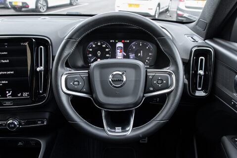 Volvo XC40 D4 R-DESIGN PRO AWD 21