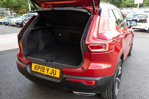 Volvo XC40 D4 R-DESIGN PRO AWD 37
