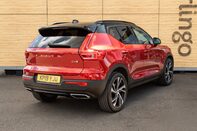 Volvo XC40 D4 R-DESIGN PRO AWD 2