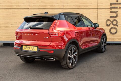 Volvo XC40 D4 R-DESIGN PRO AWD 2