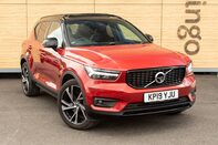 Volvo XC40 D4 R-DESIGN PRO AWD 1