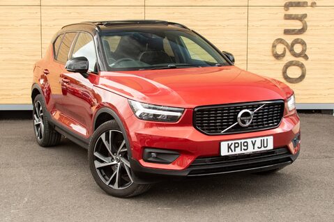 Volvo XC40 D4 R-DESIGN PRO AWD 1