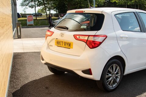 Toyota Yaris VVT-I ICON TECH 8