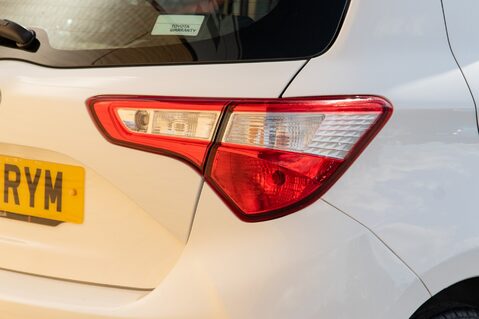 Toyota Yaris VVT-I ICON TECH 9