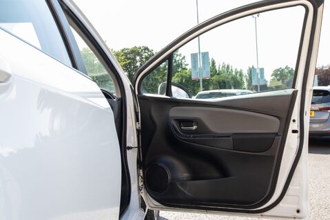 Toyota Yaris VVT-I ICON TECH 14