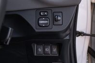 Toyota Yaris VVT-I ICON TECH 16