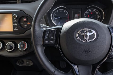 Toyota Yaris VVT-I ICON TECH 19