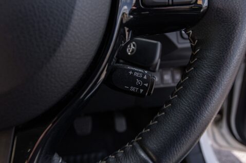Toyota Yaris VVT-I ICON TECH 22