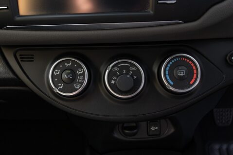Toyota Yaris VVT-I ICON TECH 31