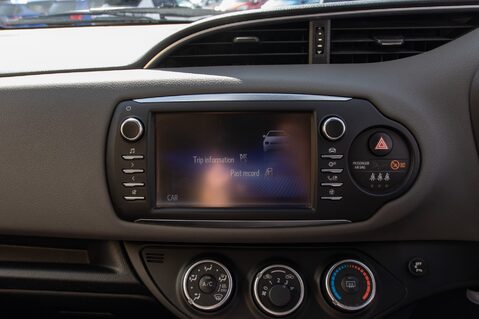 Toyota Yaris VVT-I ICON TECH 23