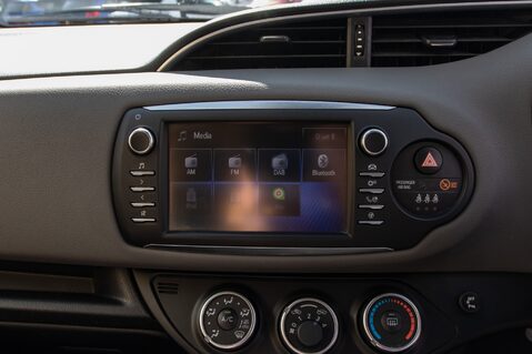 Toyota Yaris VVT-I ICON TECH 24