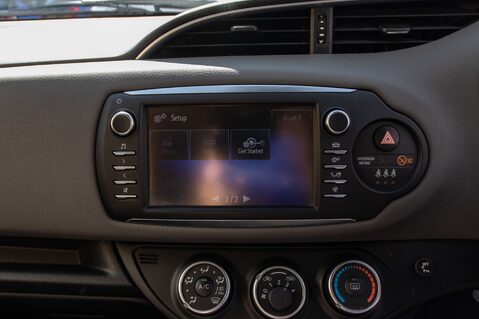 Toyota Yaris VVT-I ICON TECH 26