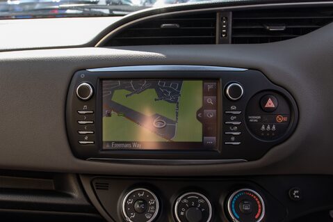 Toyota Yaris VVT-I ICON TECH 27