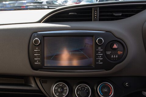 Toyota Yaris VVT-I ICON TECH 28