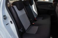 Toyota Yaris VVT-I ICON TECH 32