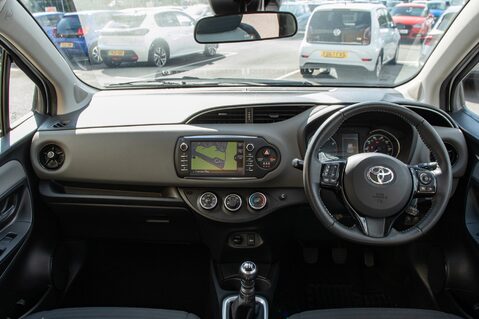Toyota Yaris VVT-I ICON TECH 3