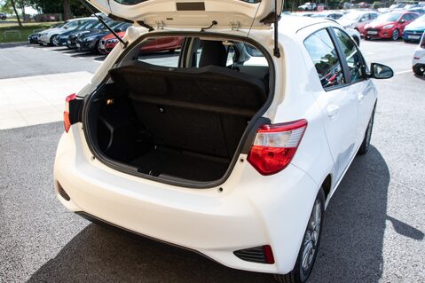 Toyota Yaris VVT-I ICON TECH 33