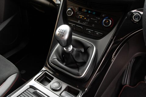 Ford Kuga ST-LINE 31