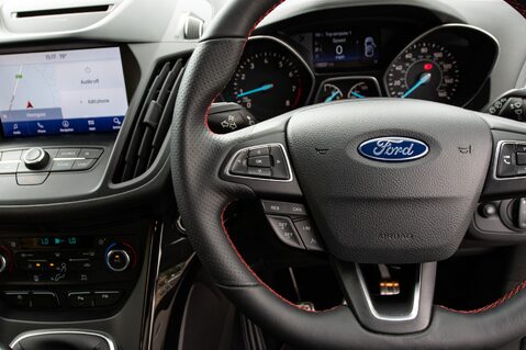 Ford Kuga ST-LINE 19