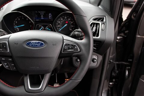 Ford Kuga ST-LINE 20