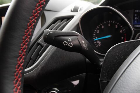 Ford Kuga ST-LINE 17
