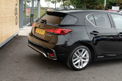 Lexus CT 200H 8