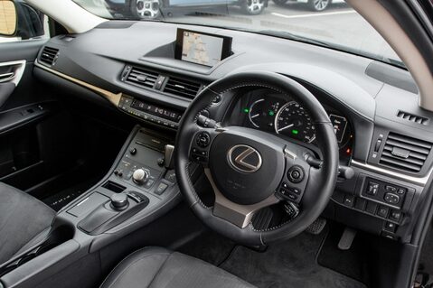 Lexus CT 200H 4