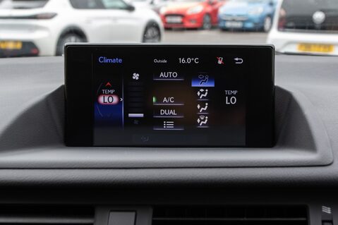 Lexus CT 200H 26