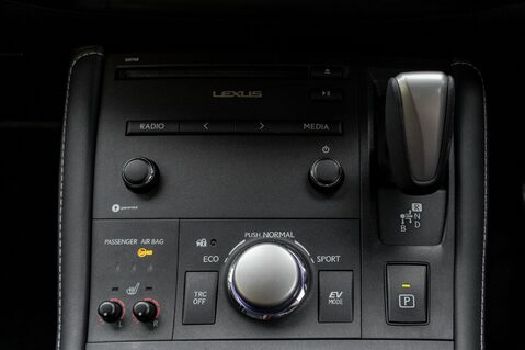 Lexus CT 200H 32