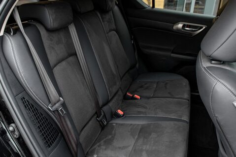 Lexus CT 200H 34