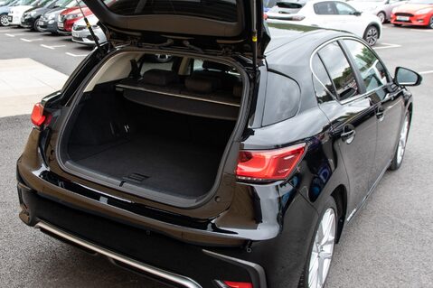 Lexus CT 200H 35