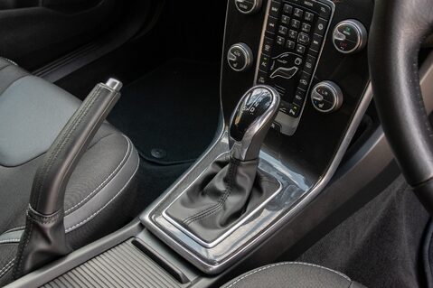 Volvo V40 D2 MOMENTUM EDITION 29
