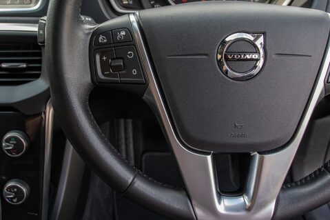 Volvo V40 D2 MOMENTUM EDITION 19