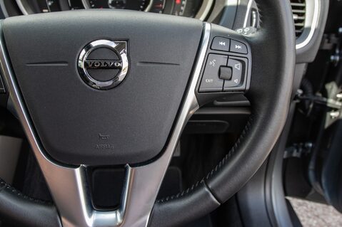 Volvo V40 D2 MOMENTUM EDITION 20