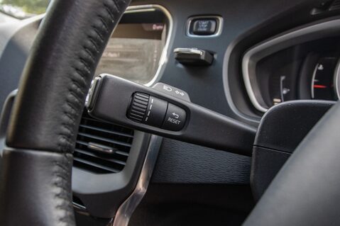 Volvo V40 D2 MOMENTUM EDITION 17