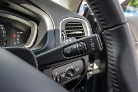 Volvo V40 D2 MOMENTUM EDITION 18