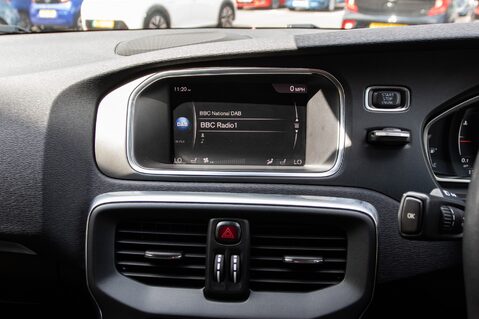 Volvo V40 D2 MOMENTUM EDITION 22