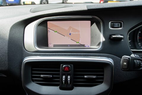 Volvo V40 D2 MOMENTUM EDITION 25