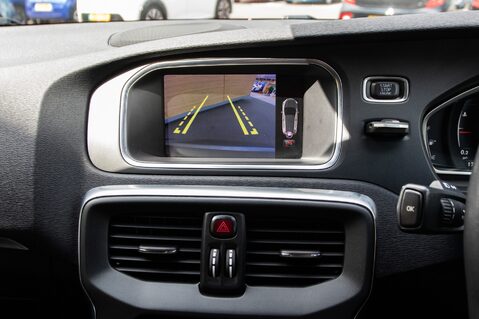 Volvo V40 D2 MOMENTUM EDITION 27
