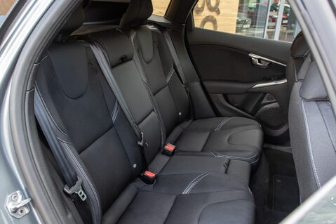 Volvo V40 D2 MOMENTUM EDITION 31