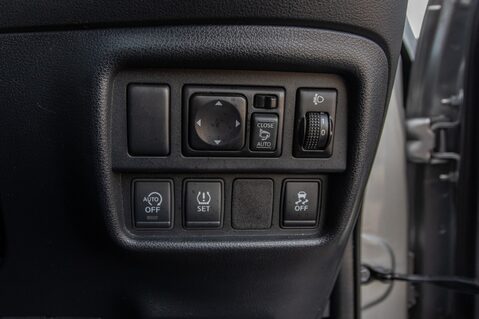 Nissan Juke 1.5 dCi N-Connecta 5dr Hatchback 16