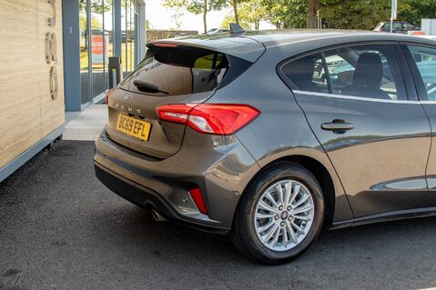 Ford Focus TITANIUM 8