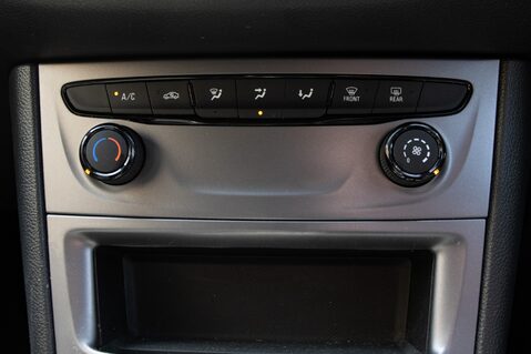 Vauxhall Astra BUSINESS EDITION NAV 29